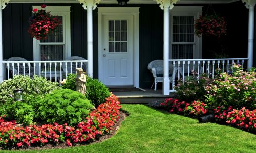 welcoming beutiful front yard